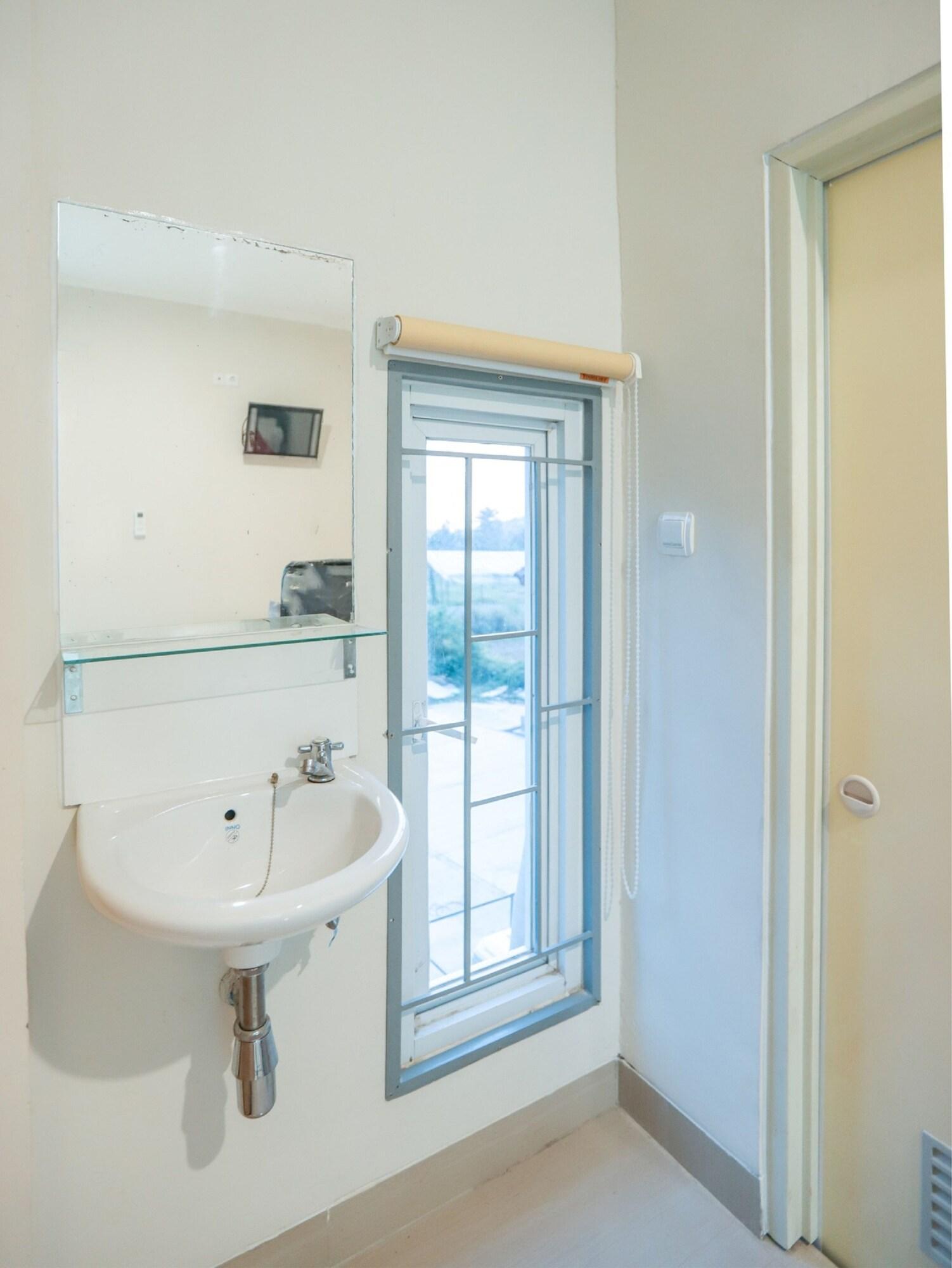 Tegal  Oyo 387 Alfa Guest House מראה חיצוני תמונה