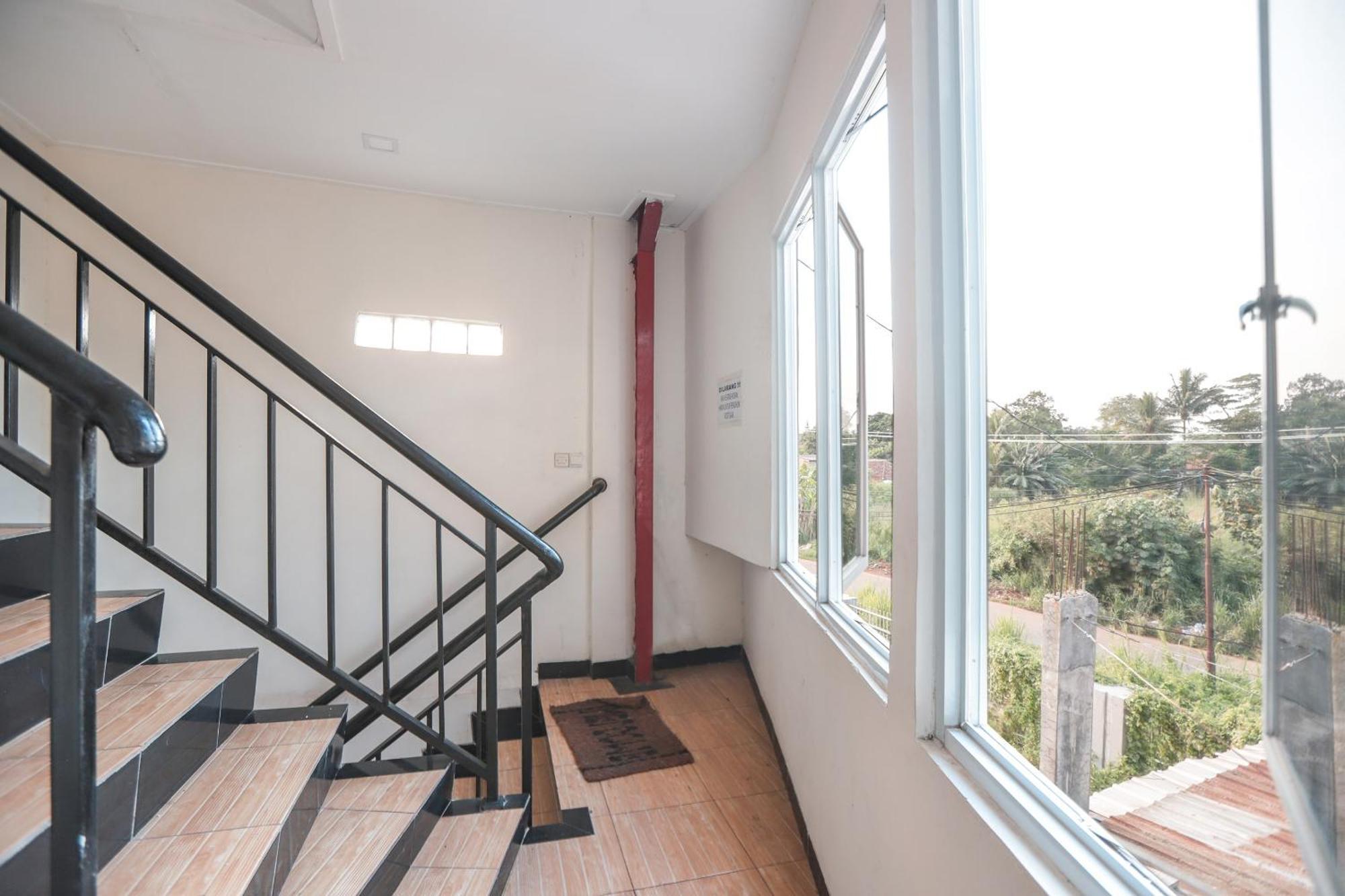 Tegal  Oyo 387 Alfa Guest House מראה חיצוני תמונה